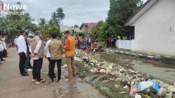 Bupati Polewali Mandar Tanggapi Cepat Banjir Sampah Irigasi, Pimpin Langsung Aksi Bersih-Bersih Bupati Polewali Mandar Tanggapi Cepat Banjir Sampah Irigasi, Pimpin Langsung Aksi Bersih-Bersih