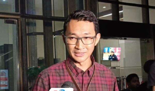 KPK Temukan Chat Dihapus dalam Ponsel saat Geledah Kantor Pemkab Bekasi KPK Temukan Chat Dihapus dalam Ponsel saat Geledah Kantor Pemkab Bekasi