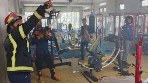 Kebakaran Ruko Tempat Gym di Indramayu, 6 Motor Hangus Dilalap Api Kebakaran Ruko Tempat Gym di Indramayu, 6 Motor Hangus Dilalap Api