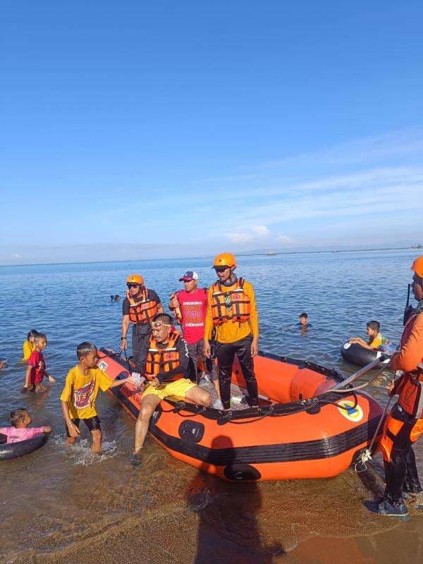 Kadis Kominfo Polman Ajak ASN dan Masyarakat Bersih-Bersih Laut Peringati Hari Bumi Kadis Kominfo Polman Ajak ASN dan Masyarakat Bersih-Bersih Laut Peringati Hari Bumi
