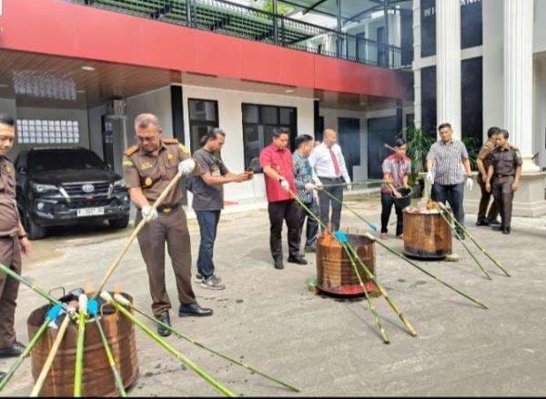 Kejari Lebak Musnahkan Barang Bukti Perkara Tindak Pidana Umum yang Telah Inkracht