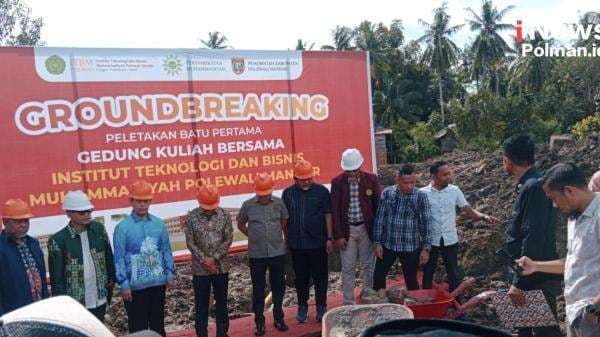 25 Tahun Penantian Terjawab: Peletakan Batu Pertama Kampus ITBM Polewali Mandar Jadi Simbol Kebangki 25 Tahun Penantian Terjawab: Peletakan Batu Pertama Kampus ITBM Polewali Mandar Jadi Simbol Kebangki