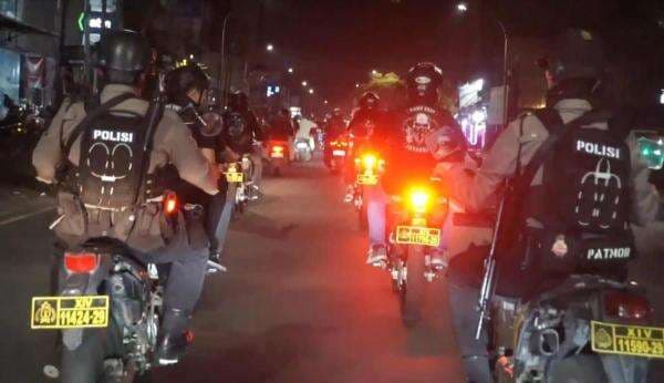 Kapolda Sulsel Tekankan Pembusuran Jangan Terulang Kembali saat Pimpin Patroli di Makassar Kapolda Sulsel Tekankan Pembusuran Jangan Terulang Kembali saat Pimpin Patroli di Makassar