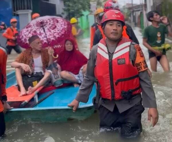 Banjir Hebat Terjang Sulawesi Selatan, Polri Gerak Cepat Evakuasi Warga Terdampak