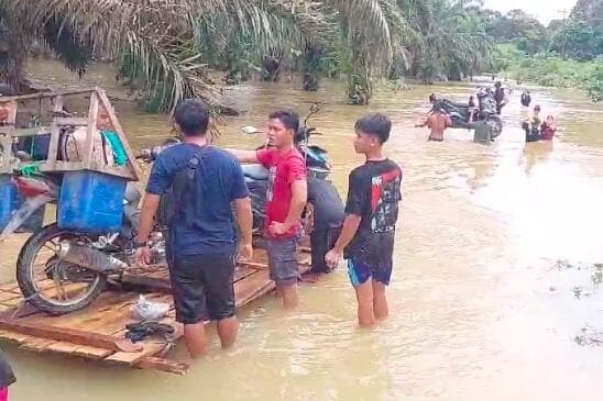 Banjir dan Longsor Terjang 5 Kecamatan di Landak, 2.150 Rumah Terdampak
