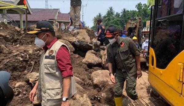 Menko PMK dan Kepala BNPB Sambangi Lokasi Banjir Bandang Ternate, Jamin Kasih Bantuan untuk Ganti Rumah Rusak