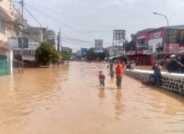 Banjir Melanda Delapan Desa di Kabupaten Bandung, 11.082 Jiwa Terdampak&nbsp;