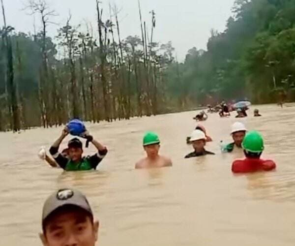 Tolong! Banjir Terjang Halmahera Tengah, Ketinggian Air Capai Dua Meter