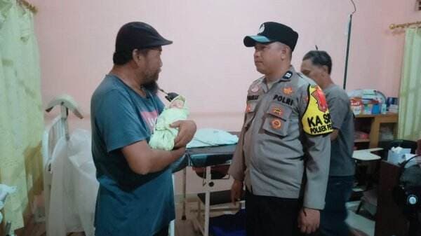 Warga Kalsel Digegerkan Penemuan Bayi Dikerubungi Semut di Bawah Pohon Bambu