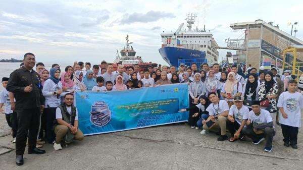 PLN Lepas Ratusan Pemudik Gratis bersama BUMN Tujuan Surabaya PLN Lepas Ratusan Pemudik Gratis bersama BUMN Tujuan Surabaya