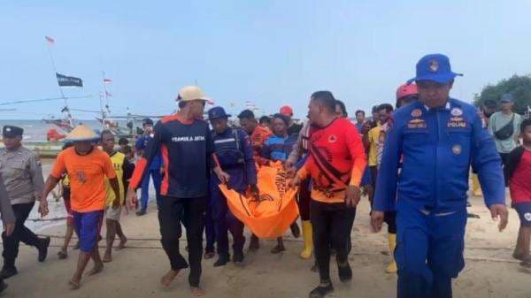 Tragis! Kakak Adik Terseret Ombak di Pantai Utara Tuban, 1 Tewas Tragis! Kakak Adik Terseret Ombak di Pantai Utara Tuban, 1 Tewas