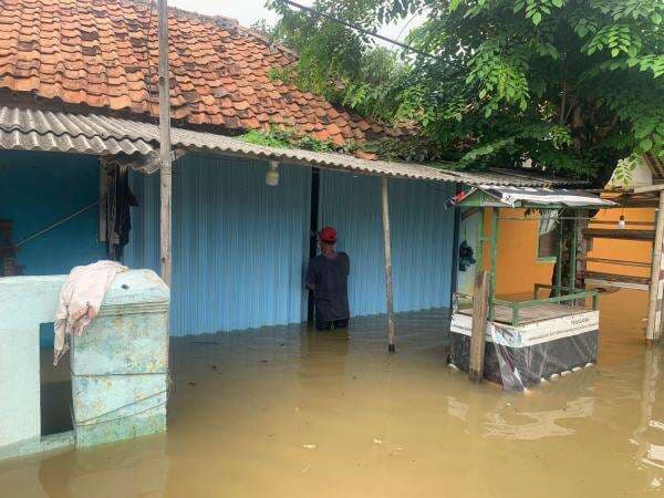 Banjir di Karangligar Hingga Selutut Orang Dewasa, Warga Mulai Mengungsi