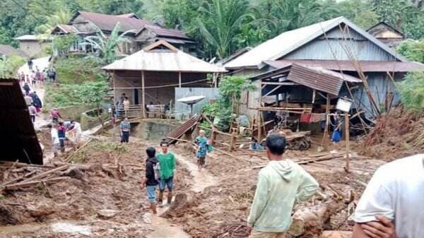 Update Banjir dan Longsor di Mamuju Sulbar: 4 Orang Tewas 1.972 Jiwa Terdampak