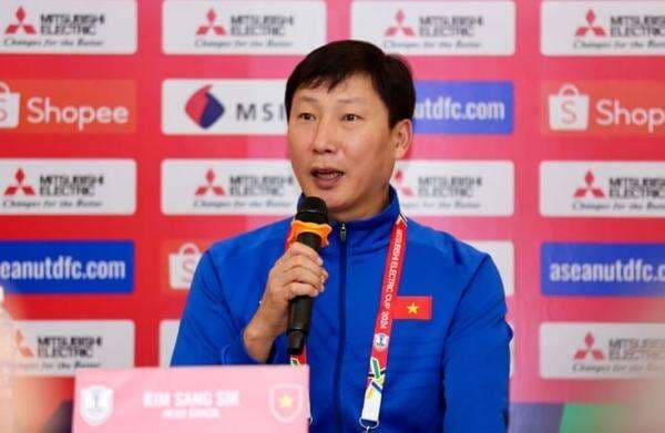 Pelatih Vietnam Sindir Timnas Indonesia yang Ketergantungan Pemain Naturalisasi Pelatih Vietnam Sindir Timnas Indonesia yang Ketergantungan Pemain Naturalisasi