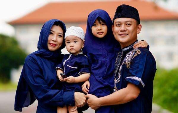 Dibimbing Ustadz Derry Sulaiman, Bobon Santoso Resmi Mualaf Dibimbing Ustadz Derry Sulaiman, Bobon Santoso Resmi Mualaf