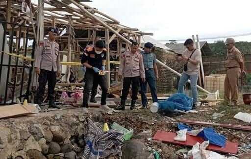 Ngeri! Nelayan di Pesawaran Lampung Tewas kena Ledakan Bom Ikan, Rumah Hancur Ngeri! Nelayan di Pesawaran Lampung Tewas kena Ledakan Bom Ikan, Rumah Hancur