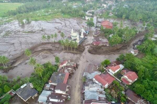 Breaking News! 15 Orang Meninggal Akibat Banjir Lahar Dingin Gunung Marapi