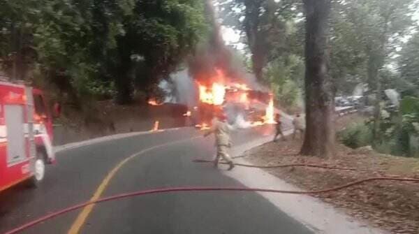 Bus Terbakar Hebat di Cibadak Sukabumi, Penumpang Panik Berhamburan