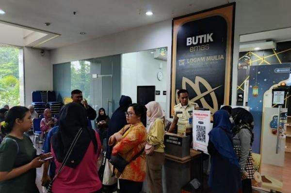 Ini Alasan Masyarakat Berbondong-bondong Beli Emas meski Antre sejak Subuh Ini Alasan Masyarakat Berbondong-bondong Beli Emas meski Antre sejak Subuh