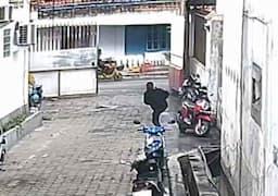 Dua Aksi Pencurian Motor di Probolinggo Terekam CCTV, Satu Motor Gagal Dibawa