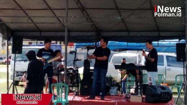 Hangatkan Malam Minggu, Anak Milenial Mamasa Hidupkan Lapangan Kondosapata' dengan Kuliner dan Live Hangatkan Malam Minggu, Anak Milenial Mamasa Hidupkan Lapangan Kondosapata' dengan Kuliner dan Live