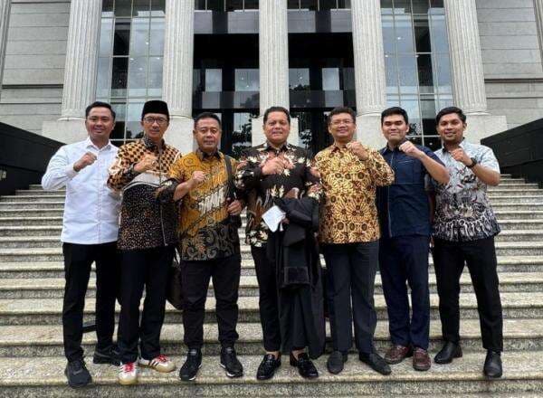 Sidang Lanjutan Sengketa Pilgub Jatim di MK: Dalil Risma-Gus Hans Dinilai Lemah