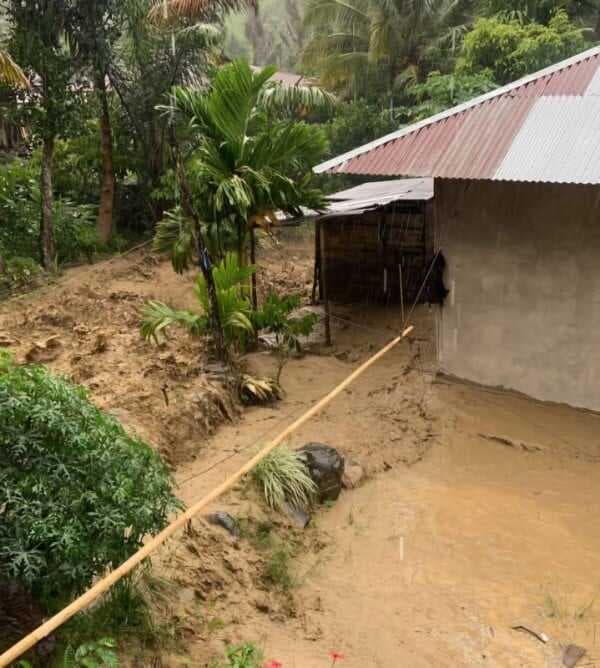 Banjir Bandang dan Longsor Landa 3 Desa di Kalumpang Mamuju, 2 Pengendara Nyaris Tertimbun