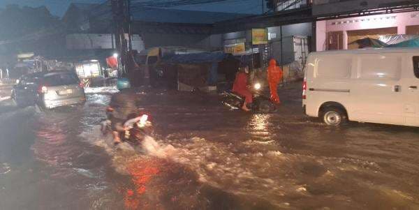 Hujan Deras Guyur Tasikmalaya, Jalan Raya SL Tobing Tergenang Banjir