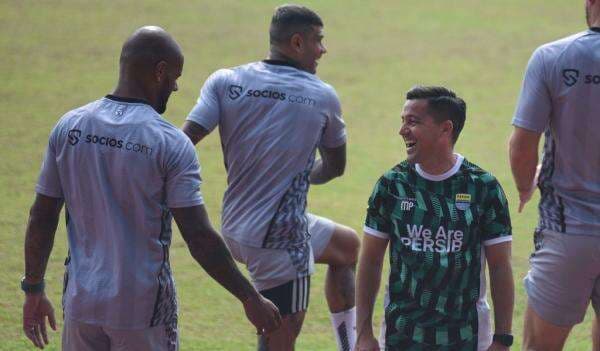 Fokus Daya Tahan dan Istirahat, Miro Petric Pastikan Pemain Persib Siap Tanding