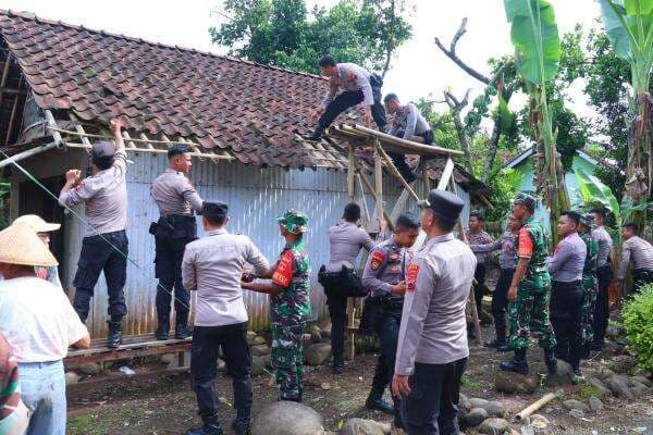 Bahagianya Nenek Suminah, Lansia di Pekalongan Hidup Sebatangkara Dapat Berkah Bedah Rumah