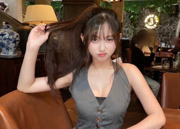 Potret Imut Caithlyn Gwyneth JKT48 Mainkan Rambut, Bikin Netizen Meleleh