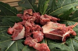 Cara Mudah Hilangkan Bau Prengus Daging Kambing dengan Daun Pepaya, Yuk Coba!