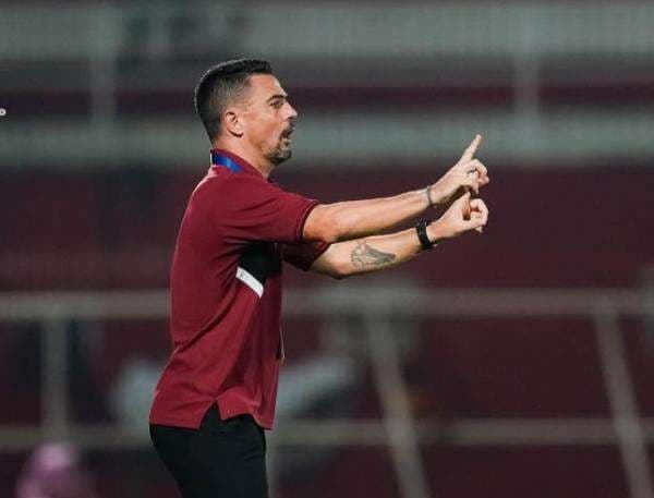 Persija Jakarta Lagi-Lagi Jadi Tim Musafir, Carlos Pena Emosi Persija Jakarta Lagi-Lagi Jadi Tim Musafir, Carlos Pena Emosi