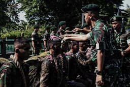 Tradisi Penerimaan Baja, 8 Prajurit Karier Mantan Pendidikan Kostrad Resmi Gabung Bremoro