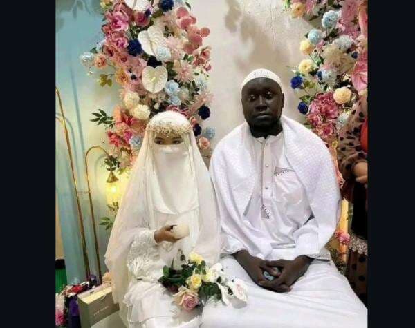 Viral! Kisah Cinta Beda Benua: Gadis di Desa Luwu Sulsel Dinikahi Pria Asal Afrika Viral! Kisah Cinta Beda Benua: Gadis di Desa Luwu Sulsel Dinikahi Pria Asal Afrika