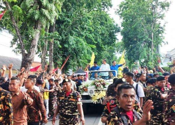 Warga Grobogan Antusias Sambut Jokowi Bersama Ahmad Luthfi-Taj Yasin, Rela Menunggu Sejak Pagi