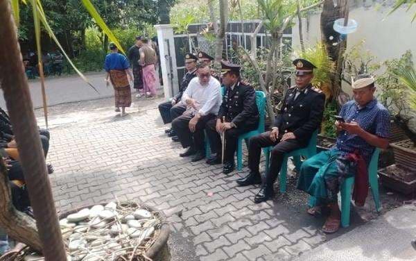 Selamat Jalan Bli Komang: Sosok Polisi Ramah Asal Sikka Berpulang, Meninggalkan Duka Mendalam Selamat Jalan Bli Komang: Sosok Polisi Ramah Asal Sikka Berpulang, Meninggalkan Duka Mendalam