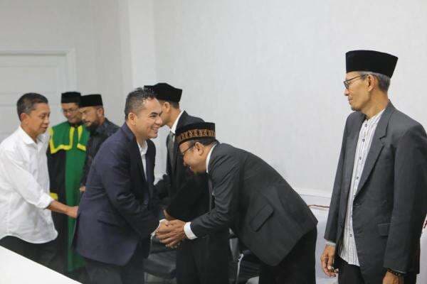 Lima Anggota Baitul Mal Dilantik, Wali Kota Lhokseumawe Sayuti Ingatkan Pesan Pentin Lima Anggota Baitul Mal Dilantik, Wali Kota Lhokseumawe Sayuti Ingatkan Pesan Pentin
