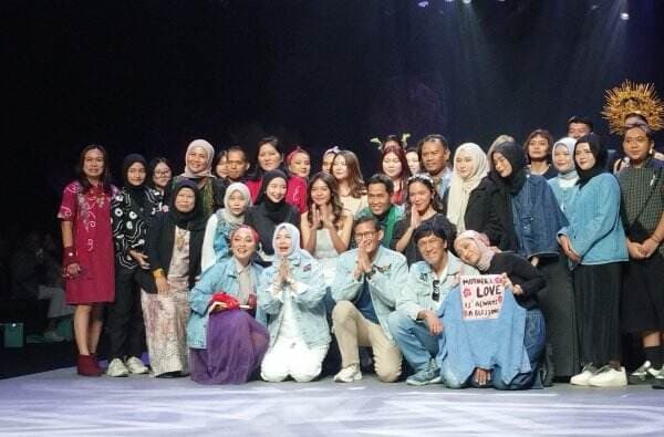 Chiki Fawzi Pamer Koleksi di Catwalk Spotlight Culture Fusion 2024, Terinspirasi Mendiang Marissa Haque