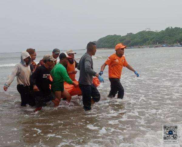 Tragis! Nelayan Asal Pandeglang Tewas Tersambar Petir saat Melaut di Perairan Argabinta