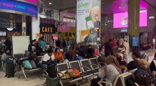 Libur Natal, 16.363 Penumpang Berangkat dari Stasiun Gambir Hari Ini Libur Natal, 16.363 Penumpang Berangkat dari Stasiun Gambir Hari Ini