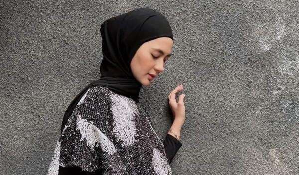 Paula Verhoeven Sedih Pria Dituduh Selingkuhannya Menolak Bersaksi di Sidang Cerai dengan Baim Wong Paula Verhoeven Sedih Pria Dituduh Selingkuhannya Menolak Bersaksi di Sidang Cerai dengan Baim Wong