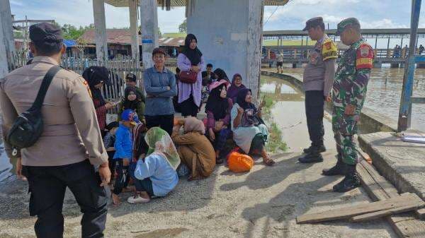 Sinergitas Polisi dan TNI di Kuala Kampar, Himbau Masyarakat agar tidak Terpancing Berita Hoax