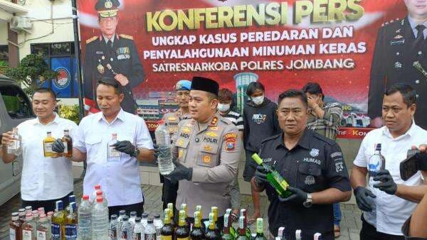 Penyelundupan Miras dari Grobogan ke Jombang Digagalkan Polisi, Begini Modusnya Penyelundupan Miras dari Grobogan ke Jombang Digagalkan Polisi, Begini Modusnya