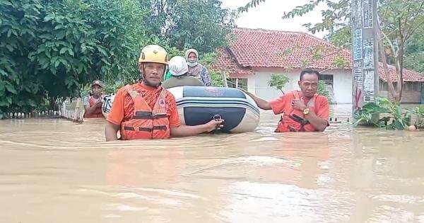 915 Warga Karangligar Terdampak Banjir, 36 Balita dan 11 Bayi Ikut Dievakuasi