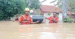 915 Warga Karangligar Terdampak Banjir, 36 Balita dan 11 Bayi Ikut Dievakuasi