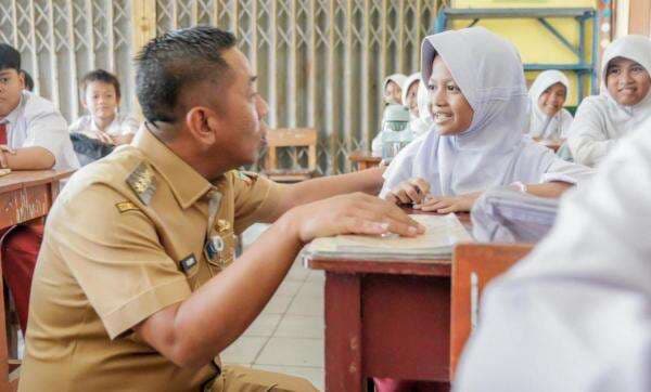 Bupati Aep Mulai Uji Coba Program Makan Bergizi, Para Siswa dan Guru Menyambut Antusias