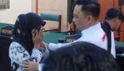 Tangis Haru Supriyani! Guru Honorer Divonis Bebas dari Tuduhan Penganiayaan Anak Polisi