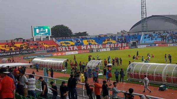 Berawal Gol Kontroversial, Laga Deltras vs Persibo Berakhir Ricuh