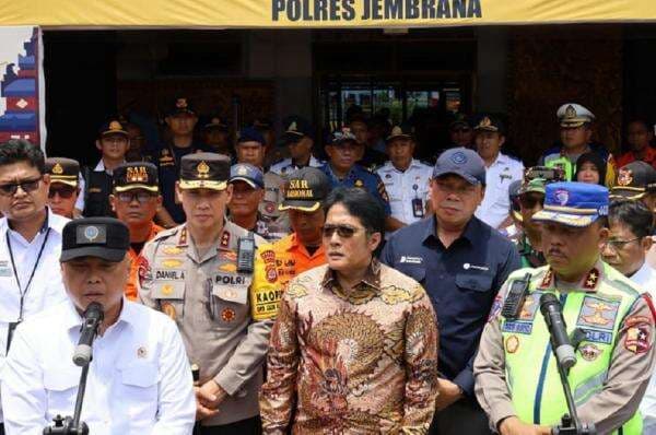 Kakorlantas dan Menhub Tinjau Pelabuhan Gilimanuk, Pastikan Angkutan Nataru Terkendali Kakorlantas dan Menhub Tinjau Pelabuhan Gilimanuk, Pastikan Angkutan Nataru Terkendali
